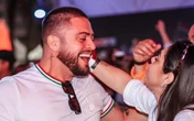 Ex de Preta Gil, Rodrigo Godoy é flagrado aos beijos; saiba quem é