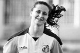 Ex-atacante do Santos morre aos 43 anos vítima de câncer no útero