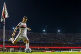 Oscar volta a ser relacionado pelo São Paulo após mais de dois meses