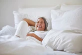 Saiba qual o chá nº 1 para aliviar os fogachos da menopausa
