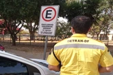 Águas Claras: 45 motoristas são autuados por estacionamento irregular