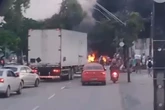 PE: família denuncia morte de bebê em hospital e protesta fechando via