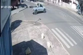 Vídeo: idosa leva “voadora” quando andava de bike e sofre ferimentos