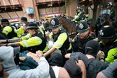 Londres: protestos contra hotéis de imigrantes terminam em confronto