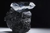 Cientistas criam diamante de meteorito 50% mais duro que os normais