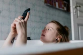 “Foguinho” nos Stories: expert revela se flerte é considerado traição