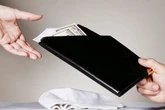 Cliente erra valor e deixa gorjeta de R$ 27 mil nos Estados Unidos