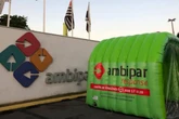 Ações da Ambipar desabam pelo 2º dia seguido após saída de diretor