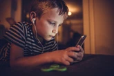 Uso de dispositivo digital por crianças atrapalha controle das emoções