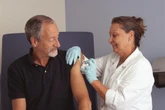 Vacina contra herpes-zóster reduz risco de AVC e infarto, diz estudo