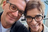 Renata Lo Prete compartilha foto rara ao lado do marido