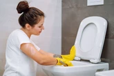 Expert ensina truques para remover manchas difíceis do vaso sanitário