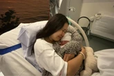 Mãe perde a guarda da filha uma hora após o parto. Entenda o caso