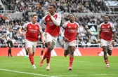 Gabriel Magalhães marca no fim e Arsenal vence o Newcastle de virada