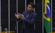 Deputado propõe “Lei Léo Lins” para blindar humoristas de punições