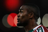 Dentro e fora de campo, Douglas Costa coleciona polêmicas; relembre