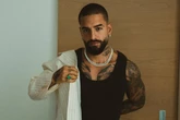 Maluma interrompe show para alertar mãe sobre riscos do som alto