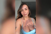 Karol Rosalin explica o que aconteceu após sentar de biquíni na neve
