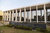 Vídeo: réu não aceita condenação e chuta mesa em tribunal do DF