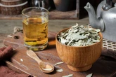 Chá de sene: nutri alerta sobre bebida que atua como detox intestinal