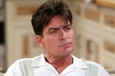 Charlie Sheen detalha relações com outros homens: “Divertidas”