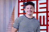 Silvero Pereira retrata infância LGBT+ no espetáculo Pequeno Monstro