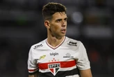 Oscar tem fratura na região lombar e vira desfalque no São Paulo