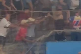 Policial de folga saca arma durante torneio de futsal. Veja vídeo