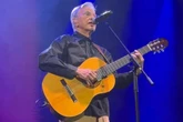 Vídeo: Caetano Veloso faz homenagem emocionante a Preta Gil em show
