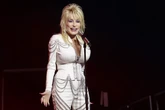 Vídeo: Dolly Parton ressurge após rumores de que estaria morrendo