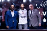Corinthians anuncia a contratação de Vitinho, ex-Flamengo e Botafogo