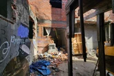 Com 60% da favela vazia, ruas do Moinho têm entulho e escuridão