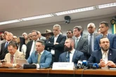 Vetada por Motta, oposição aceita votar moções a Bolsonaro em agosto