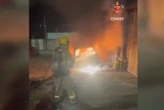 Vídeo: carro em chamas mobiliza bombeiros no Distrito Federal