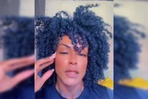 Casal confunde personal com trans e a impede de usar banheiro. Vídeo