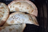 Pastel na air fryer poupa óleo, não suja a casa e fica sequinho; veja