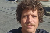 Filho de Cássia Eller posta foto em clima de romance com atriz