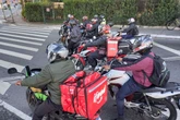 Até sirene na moto: veja como cidades regulam apps de entrega no mundo