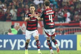 Flamengo bate LDU e vira vice-líder do Grupo C da Libertadores