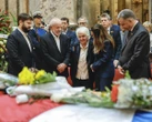 Ao lado de outros líderes, Lula participa do funeral de Pepe Mujica