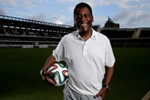 Mansão de Pelé, no Guarujá, avaliada em R$ 8 milhões, está abandonada
