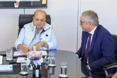 Ibaneis sanciona leis para advogados ao lado de presidente da OAB-DF