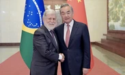 Celso Amorim manda recado aos EUA durante viagem à China