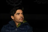 Abel critica arbitragem em jogo contra o Corinthians: “É frustrante”