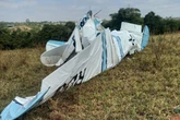 Vídeo mostra momento em que avião caiu e deixou 2 mortos no interior
