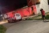 Pai é trancado em banheiro e filhos são mortos a tiros em Maceió