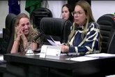Vereadora ri ao ler projeto que proíbe bebê reborn no SUS. Veja vídeo