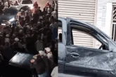Vídeo mostra confusão após homem atropelar duas jovens em festa junina