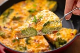 Omelete de brócolis com queijo: prática e deliciosa