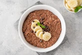 Veja receita de saboroso mingau de aveia e chocolate rico em proteína